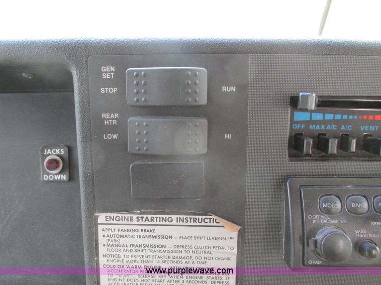 image for item I4146 1995 Winnebago ICG34RQ Itasca camper