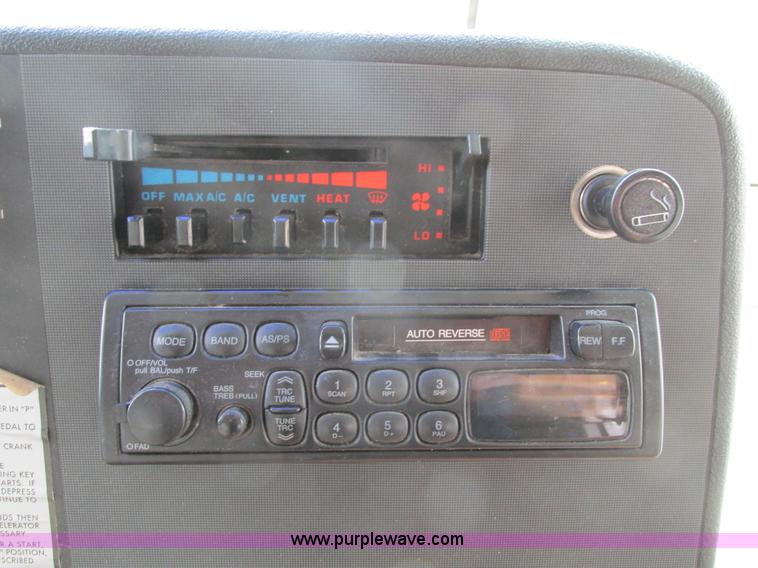 image for item I4146 1995 Winnebago ICG34RQ Itasca camper