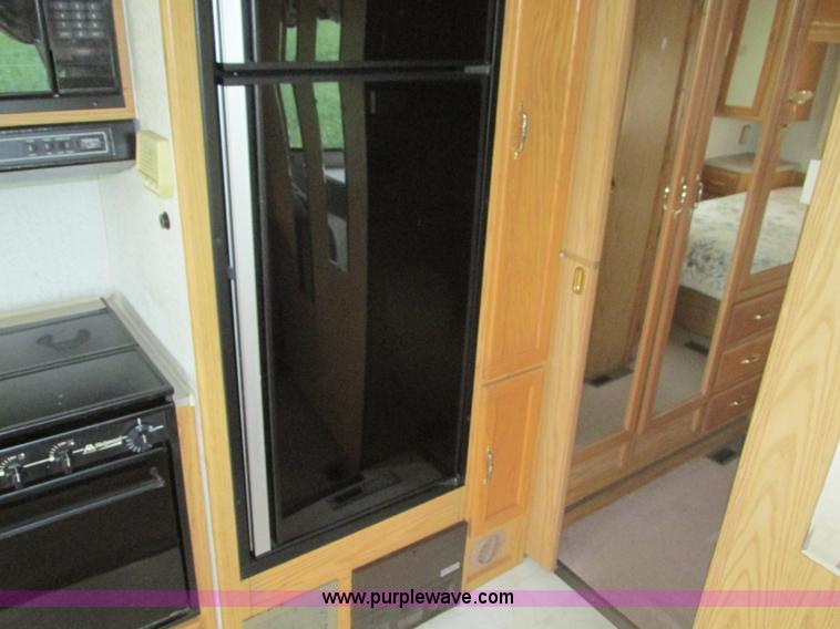 image for item I4146 1995 Winnebago ICG34RQ Itasca camper