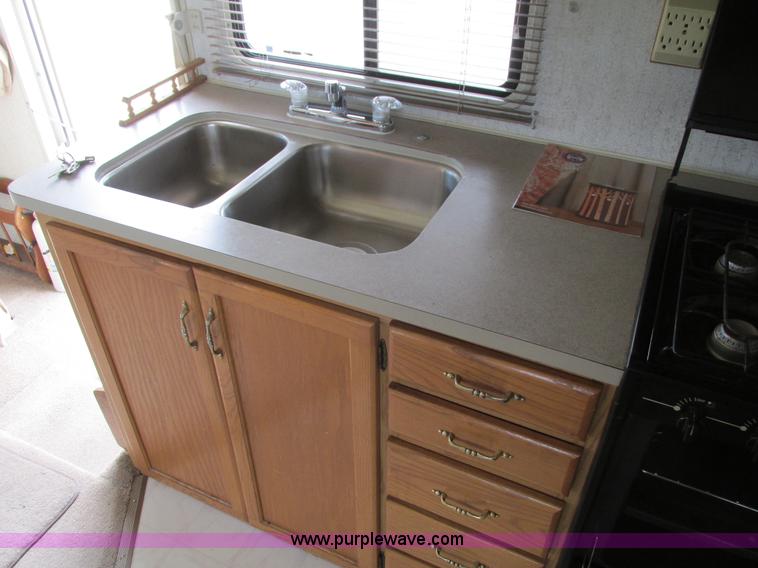 image for item I4146 1995 Winnebago ICG34RQ Itasca camper