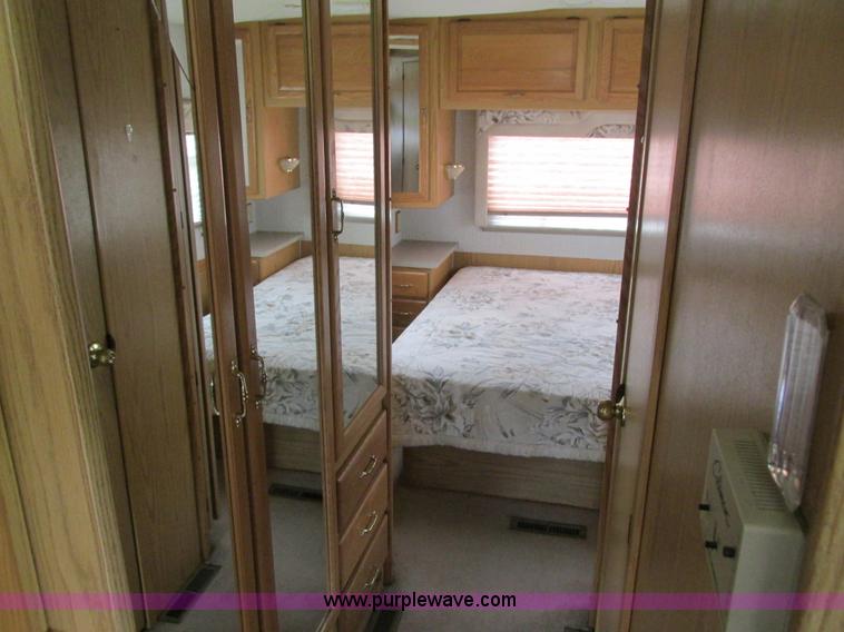 image for item I4146 1995 Winnebago ICG34RQ Itasca camper