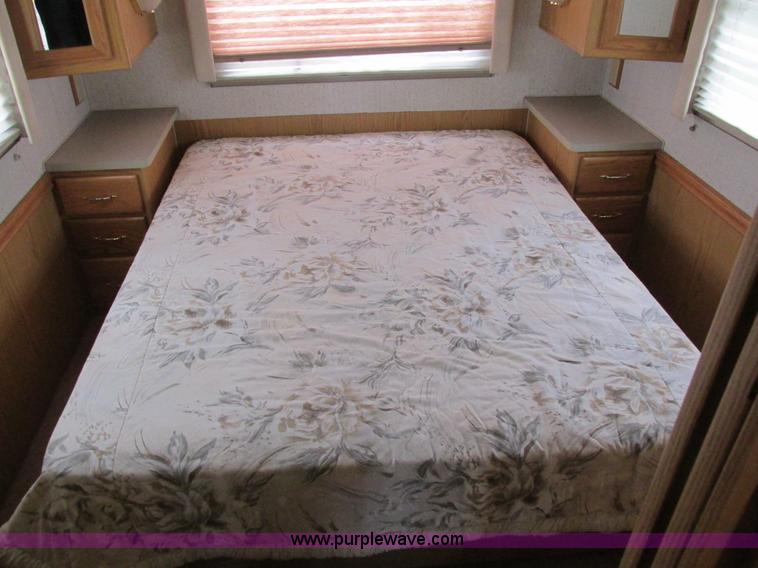 image for item I4146 1995 Winnebago ICG34RQ Itasca camper