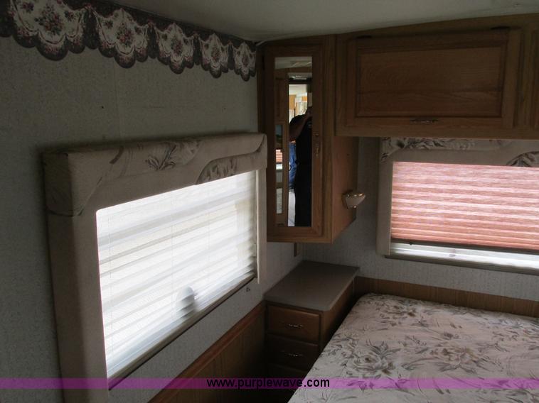 image for item I4146 1995 Winnebago ICG34RQ Itasca camper