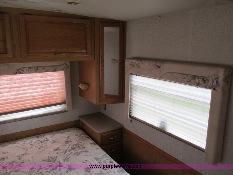 image for item I4146 1995 Winnebago ICG34RQ Itasca camper