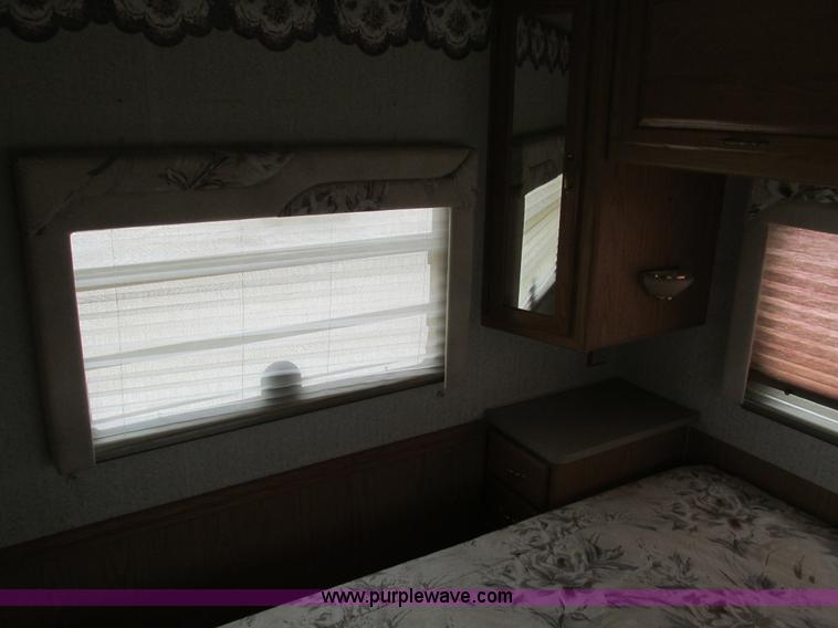 image for item I4146 1995 Winnebago ICG34RQ Itasca camper