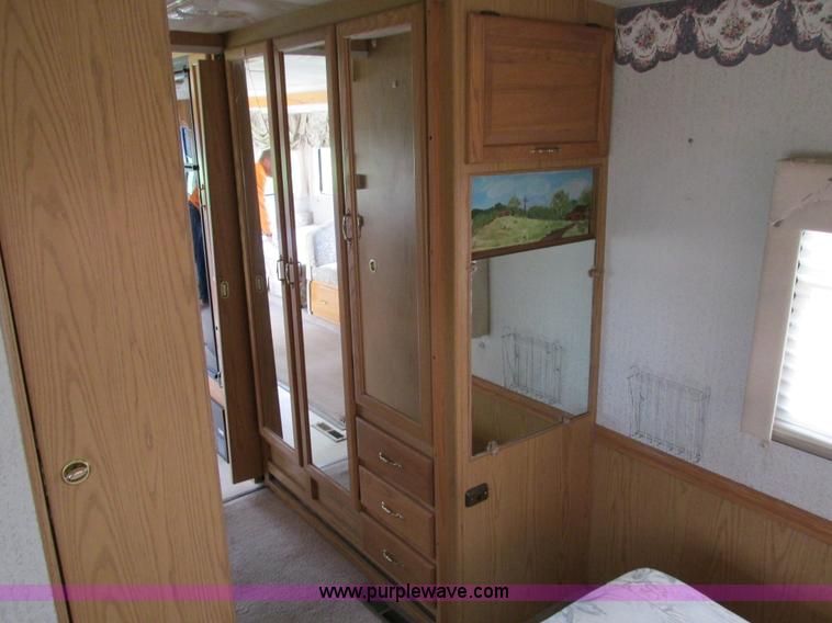 image for item I4146 1995 Winnebago ICG34RQ Itasca camper