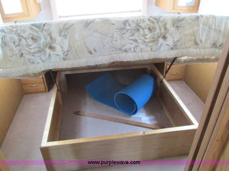 image for item I4146 1995 Winnebago ICG34RQ Itasca camper