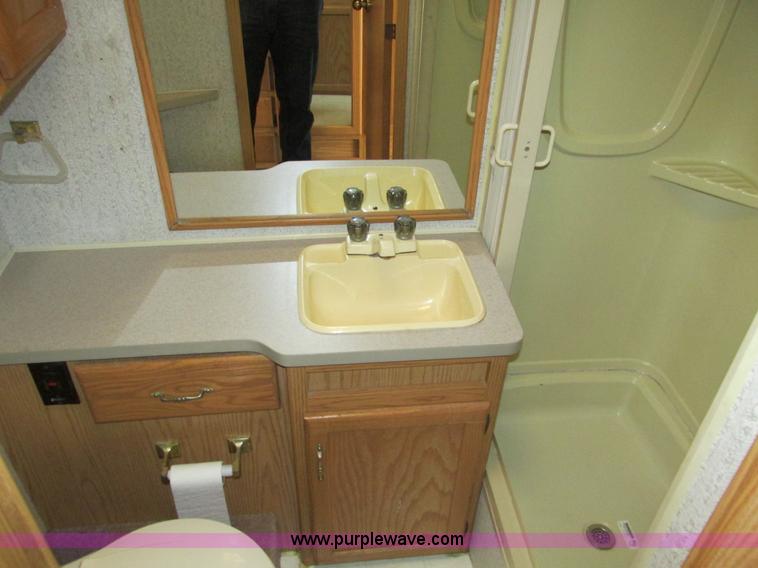 image for item I4146 1995 Winnebago ICG34RQ Itasca camper