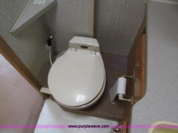 image for item I4146 1995 Winnebago ICG34RQ Itasca camper