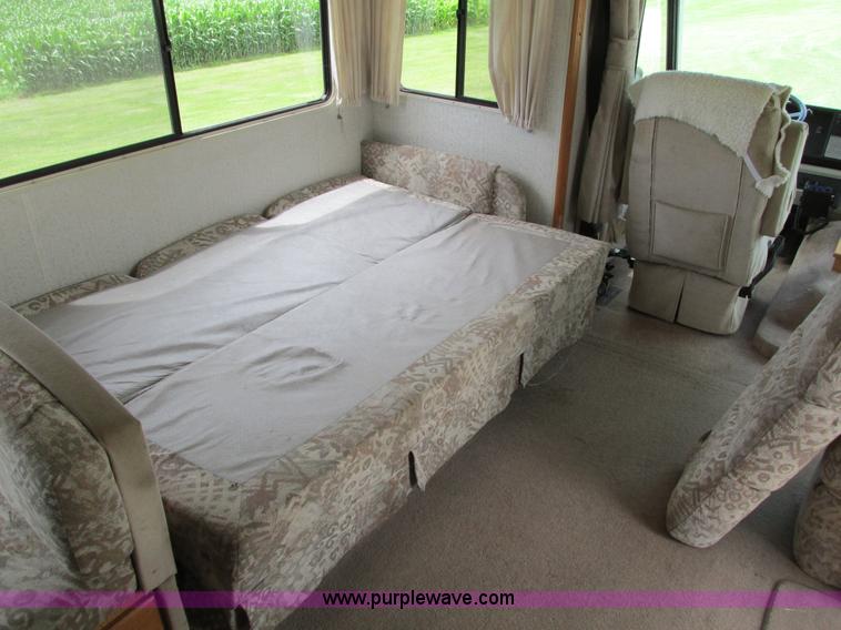 image for item I4146 1995 Winnebago ICG34RQ Itasca camper