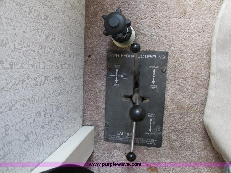 image for item I4146 1995 Winnebago ICG34RQ Itasca camper