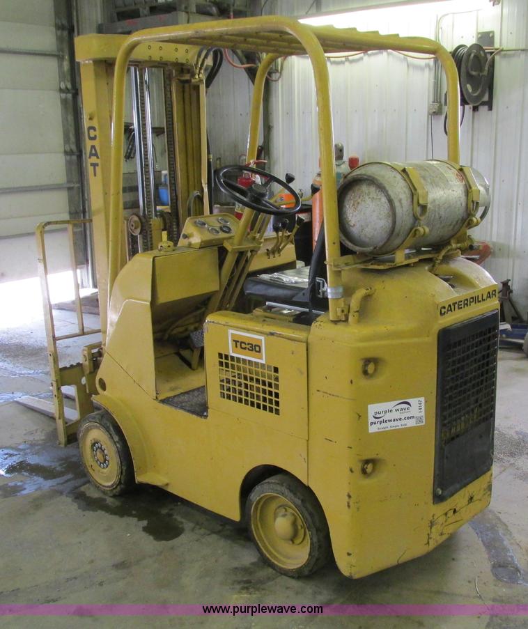 image for item I4147 Caterpillar TC30 forklift