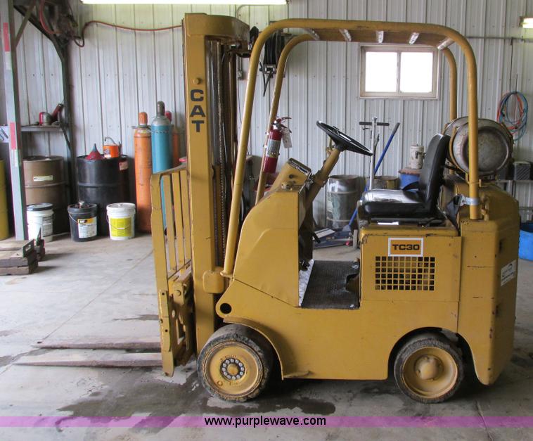 image for item I4147 Caterpillar TC30 forklift