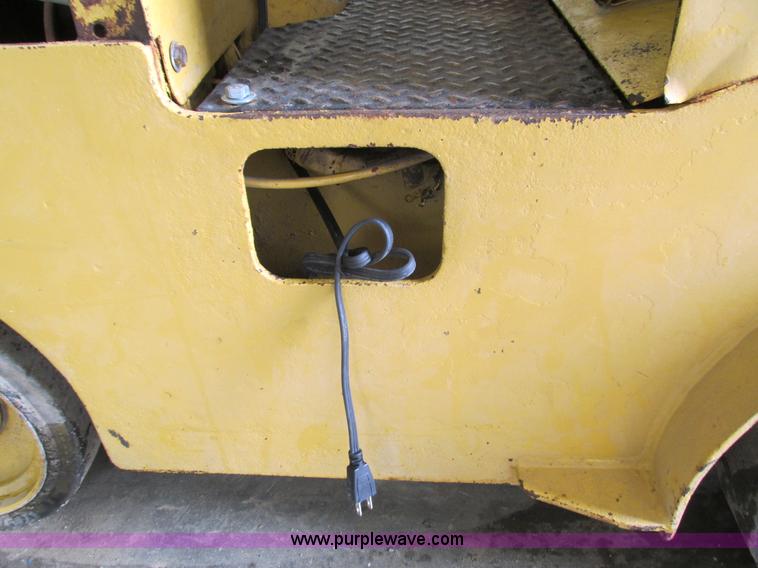 image for item I4147 Caterpillar TC30 forklift