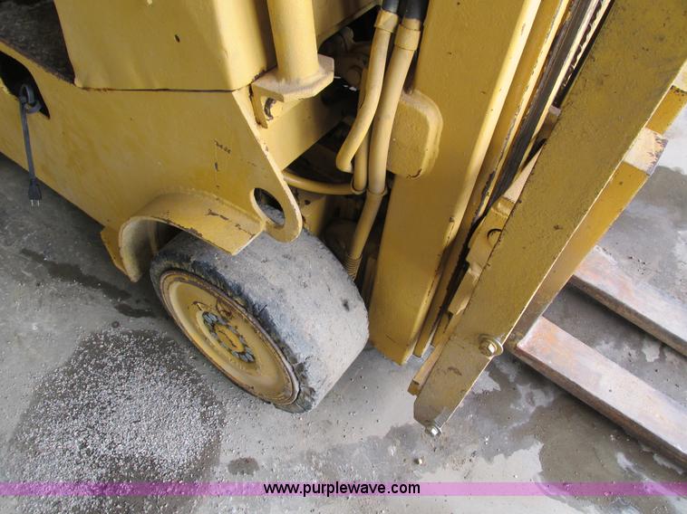 image for item I4147 Caterpillar TC30 forklift