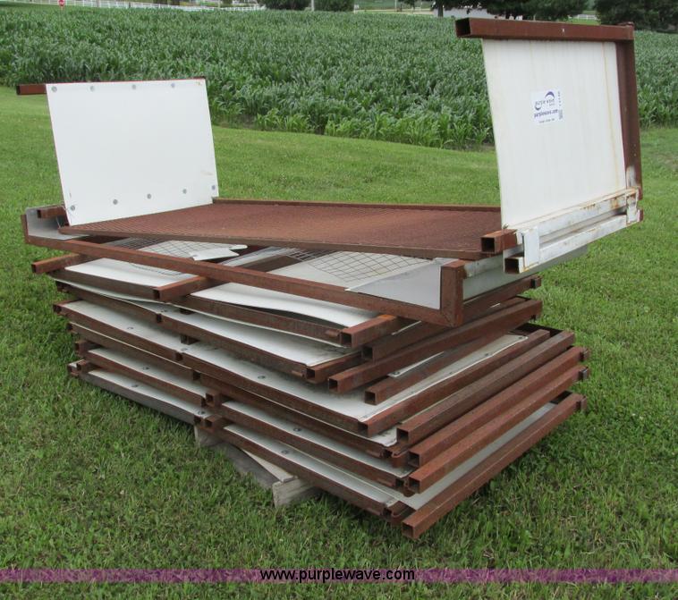 image for item I4148 Approximately 15 pieces of fence