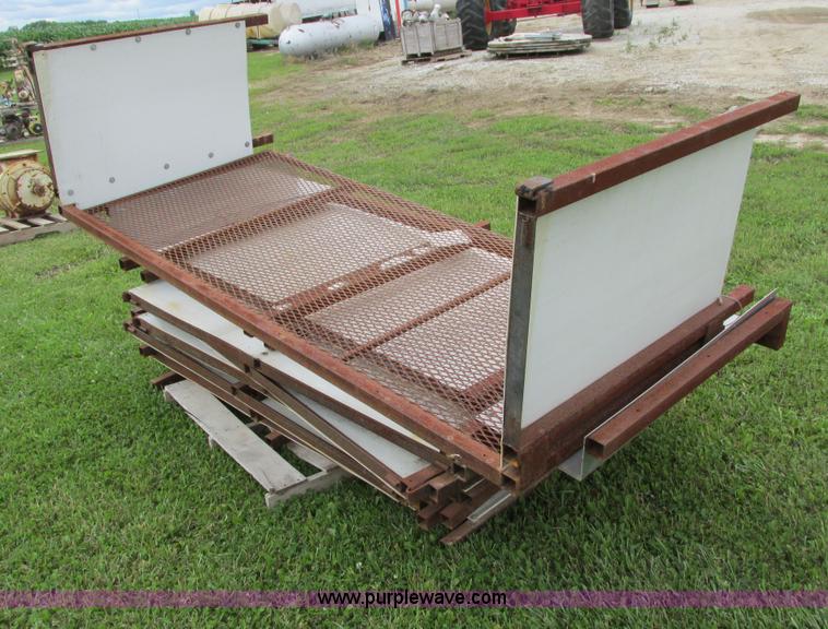 image for item I4148 Approximately 15 pieces of fence