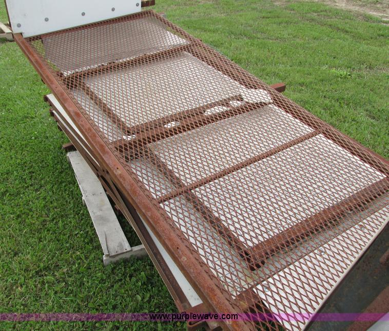 image for item I4148 Approximately 15 pieces of fence