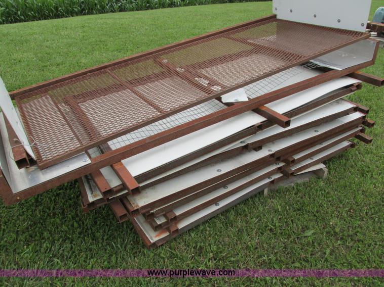 image for item I4148 Approximately 15 pieces of fence