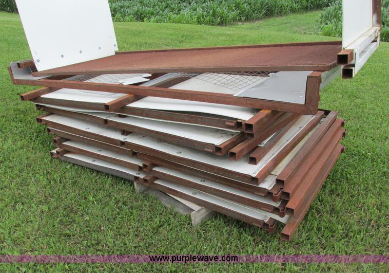 image for item I4148 Approximately 15 pieces of fence