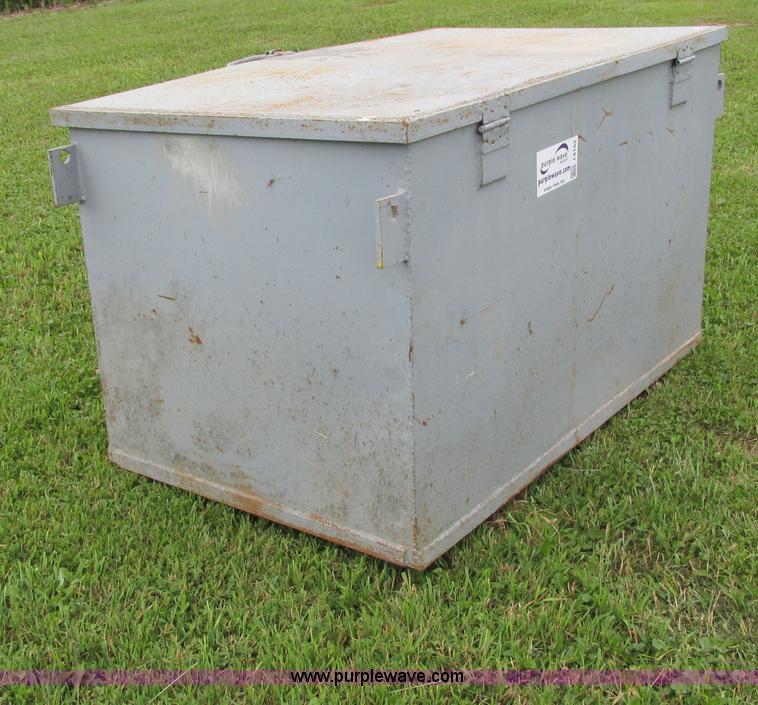 image for item I4152 Jobox storage chest