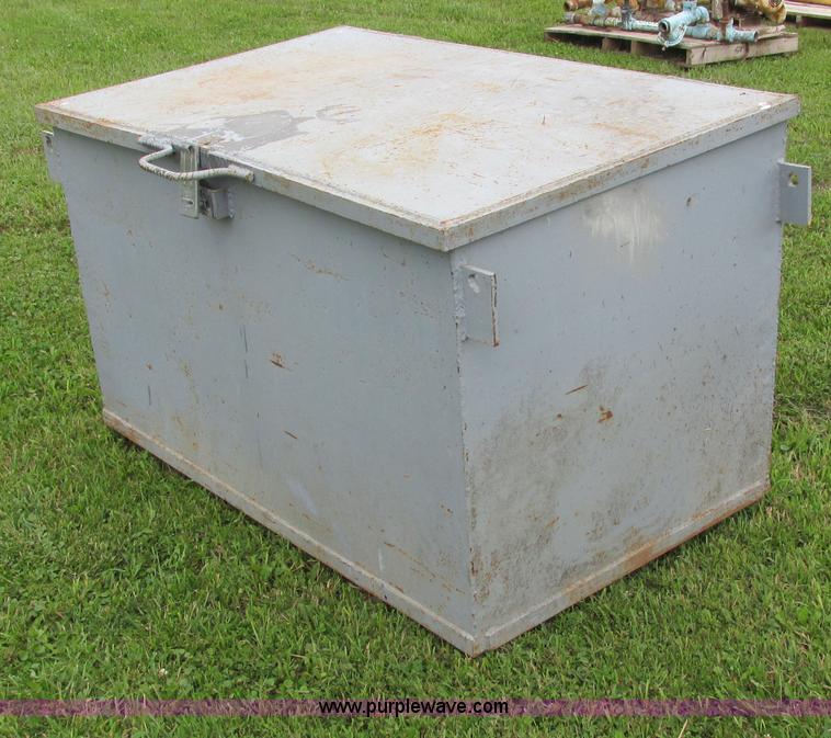 image for item I4152 Jobox storage chest