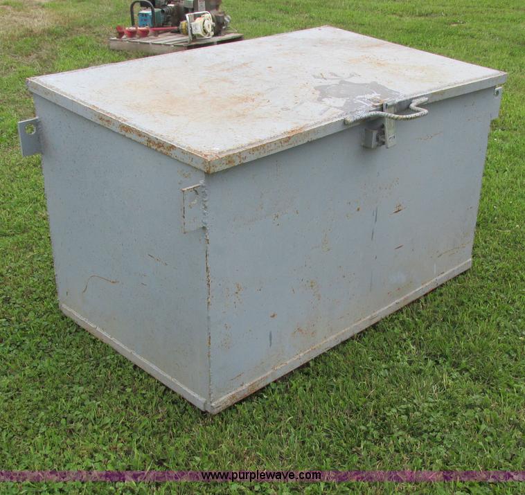 image for item I4152 Jobox storage chest
