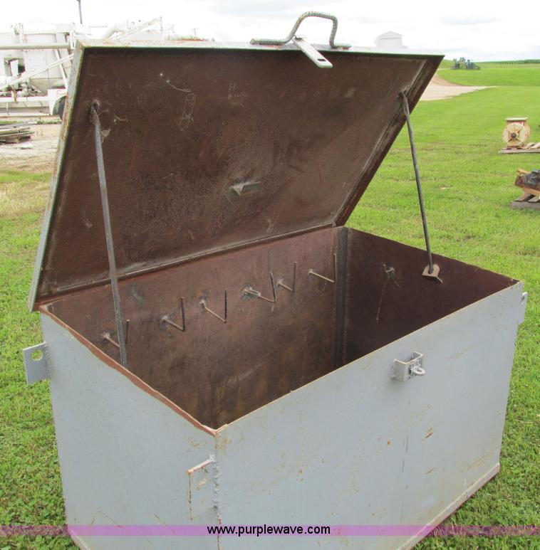 image for item I4152 Jobox storage chest