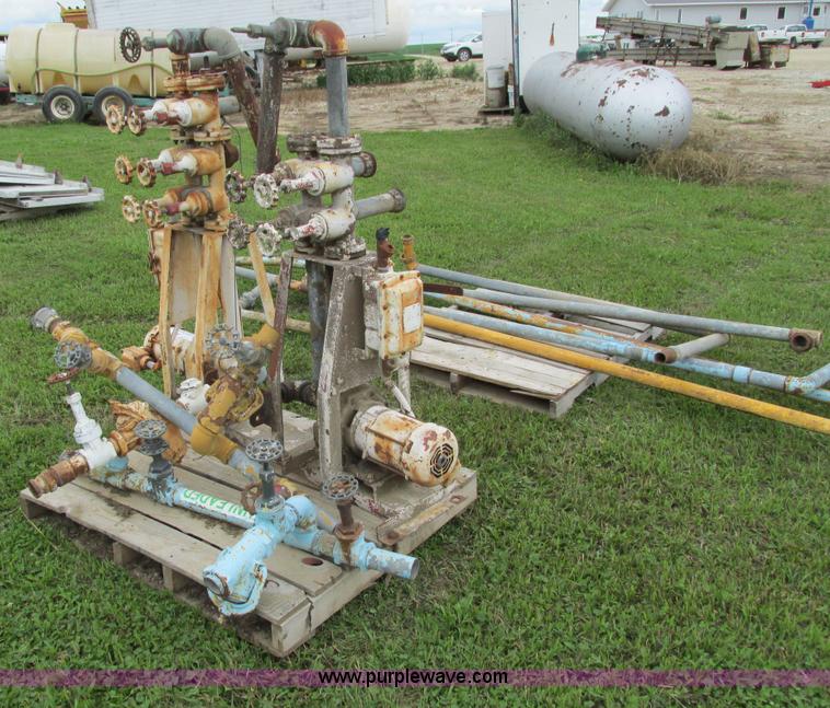 image for item I4153 Assorted valves and pipe