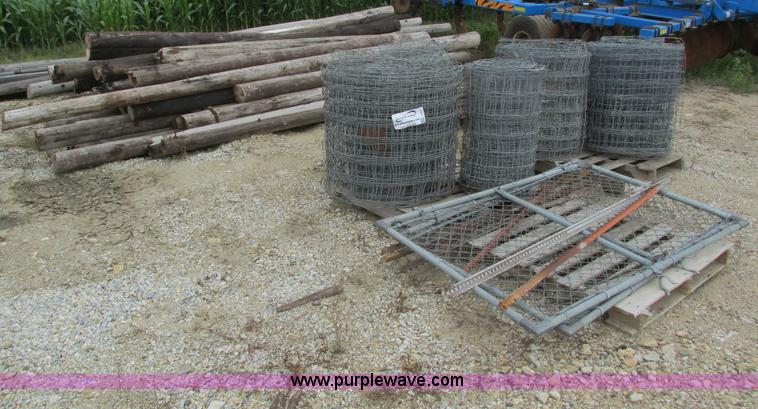 image for item I4157 (4) rolls of wire fence