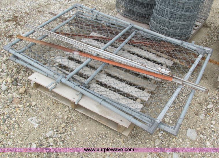 image for item I4157 (4) rolls of wire fence