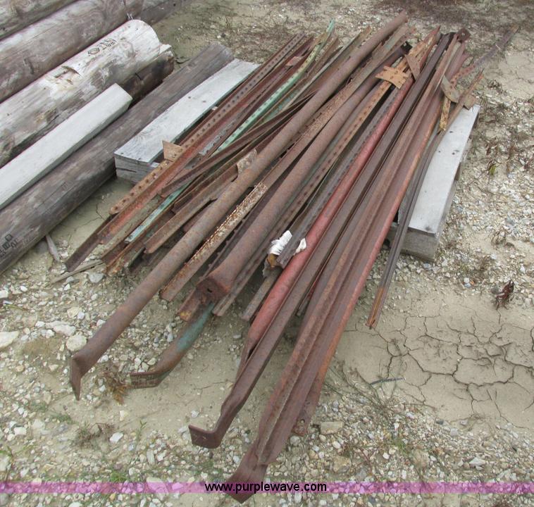 image for item I4157 (4) rolls of wire fence