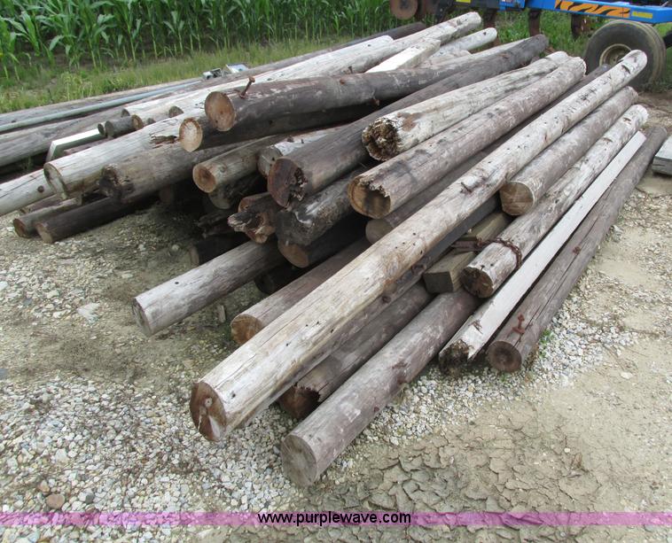 image for item I4157 (4) rolls of wire fence