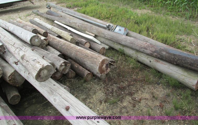image for item I4157 (4) rolls of wire fence