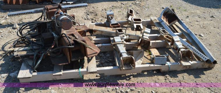 image for item I4668 Hydraulic tow hitch