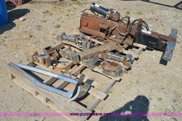 image for item I4668 Hydraulic tow hitch