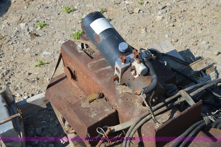image for item I4668 Hydraulic tow hitch