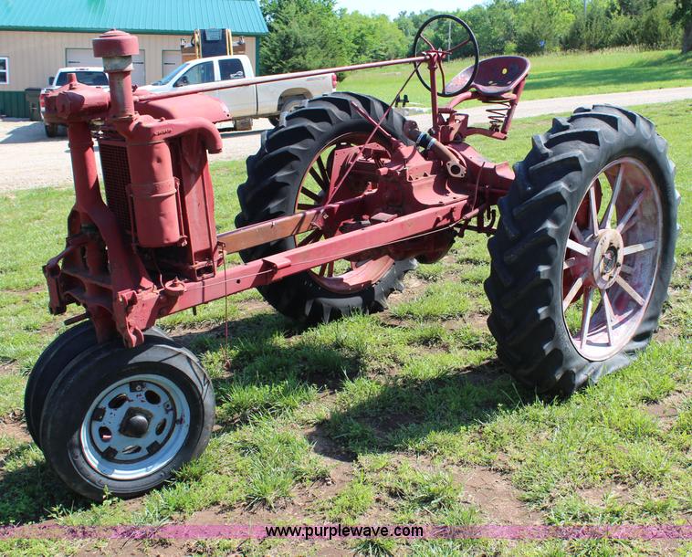 image for item J1098 Farmall F-20 tractor