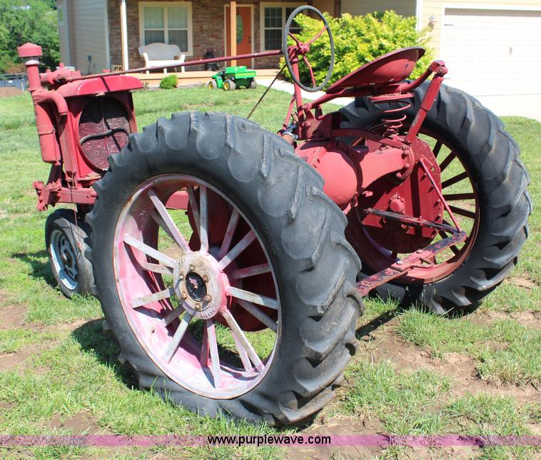 image for item J1098 Farmall F-20 tractor