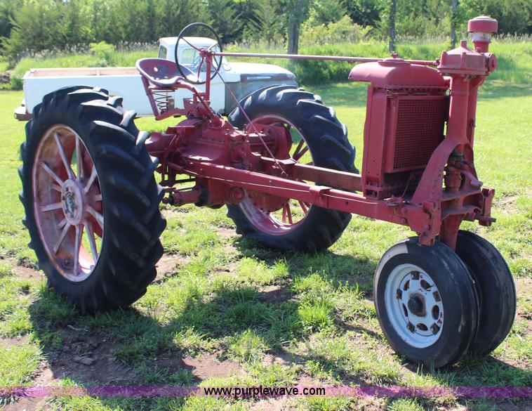 image for item J1098 Farmall F-20 tractor
