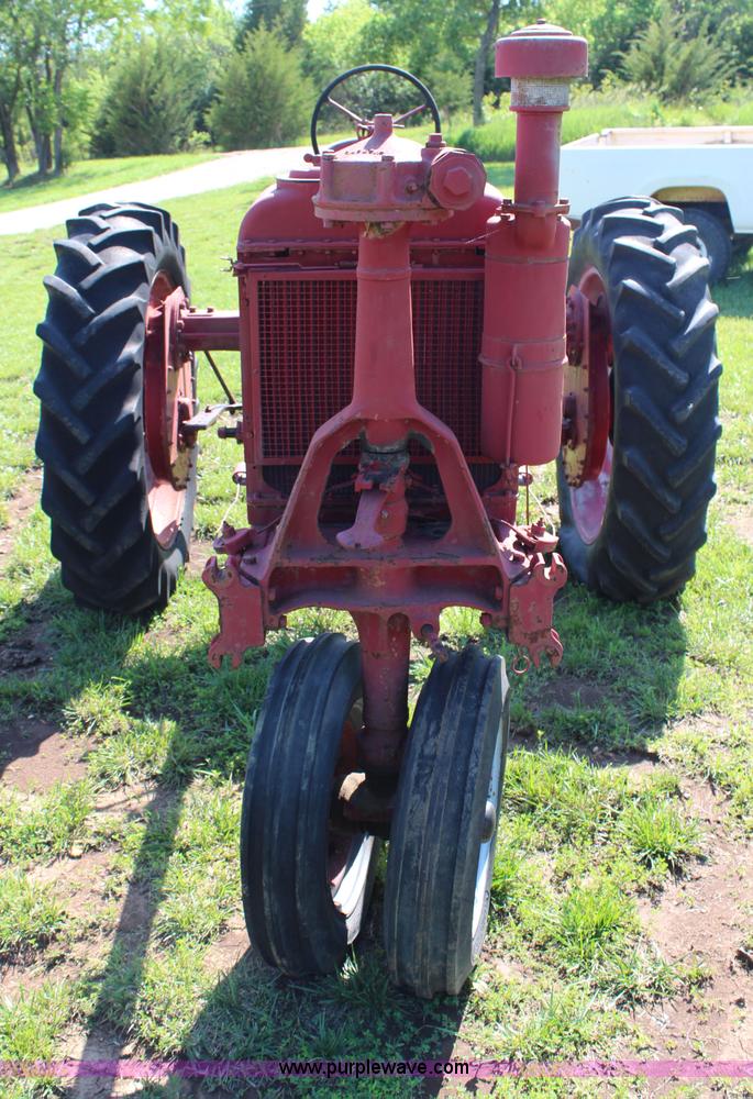 image for item J1098 Farmall F-20 tractor