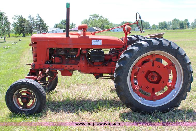 image for item J1115 1947 Farmall H tractor