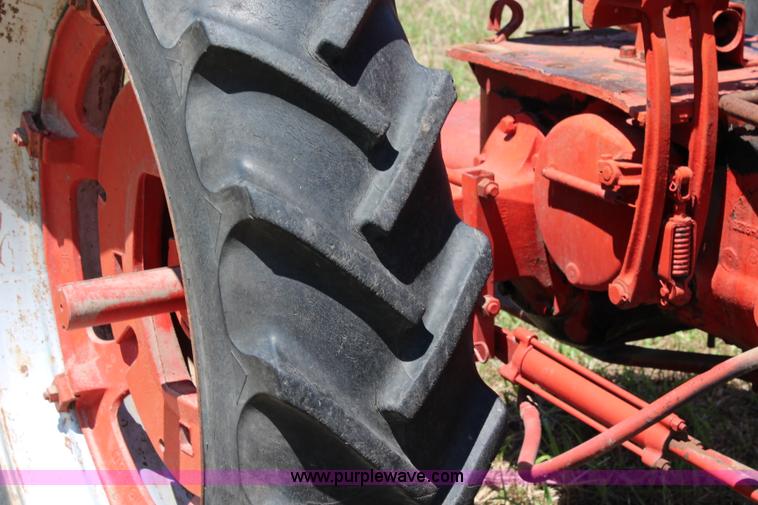 image for item J1115 1947 Farmall H tractor