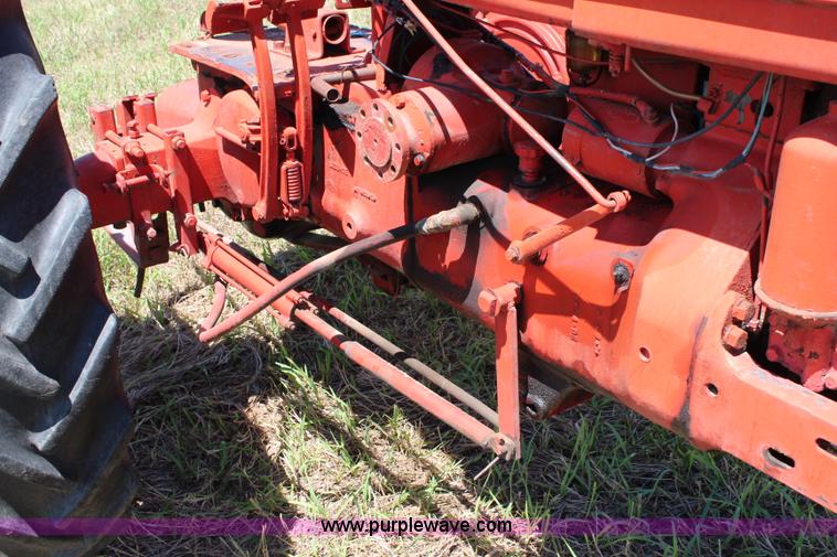 image for item J1115 1947 Farmall H tractor