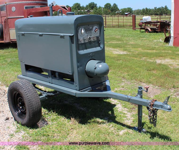 image for item J1144 Lincoln SA200 welder