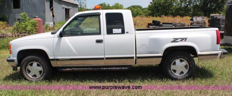 image for item J1159 1998 GMC Sierra 1500 Z71 Ext. Cab pickup truck