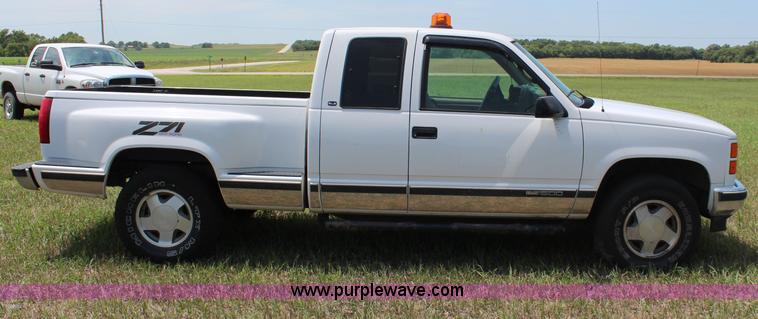 image for item J1159 1998 GMC Sierra 1500 Z71 Ext. Cab pickup truck