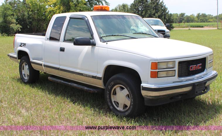 image for item J1159 1998 GMC Sierra 1500 Z71 Ext. Cab pickup truck