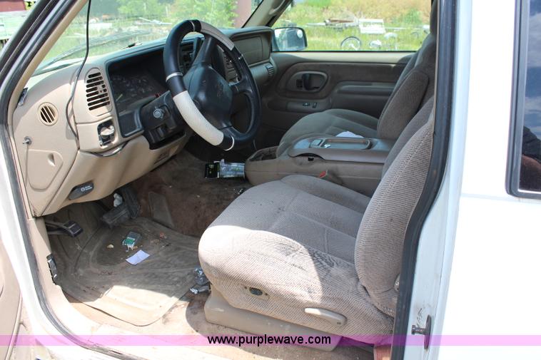 image for item J1159 1998 GMC Sierra 1500 Z71 Ext. Cab pickup truck