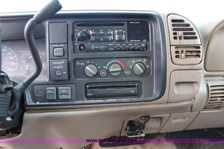 image for item J1159 1998 GMC Sierra 1500 Z71 Ext. Cab pickup truck